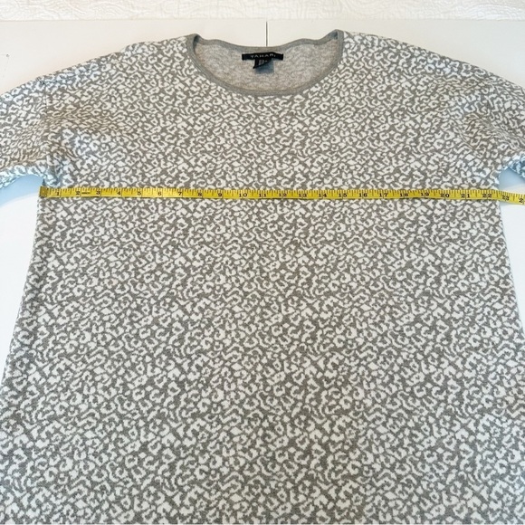 Tahari Leopard Print Gray White Pullover Round Neck Sweater - XL - Picture 9 of 11